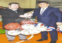 62 ilkokul, 63 ortaokul, 48 lise ile 26 taşıma merkezine top dağıtıldı