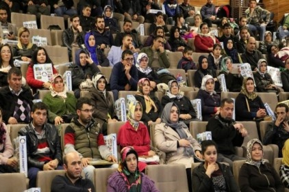 86 işitme engelli çift mezun oldu