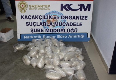 1 Kadın 7 kişi gözaltına alındı
