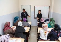 17 kadın kursiyer okuma-yazma öğrendi