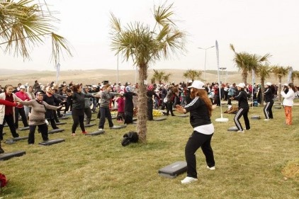 500 kadın sabah sporu yaptı