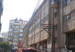 6 katlı bir binanın çatı katında çıkan yangın korkuttu