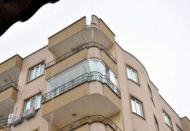 7 katlı bir binaya yıldırım düştü