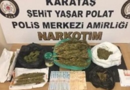 1 kilo esrar yakalandı 