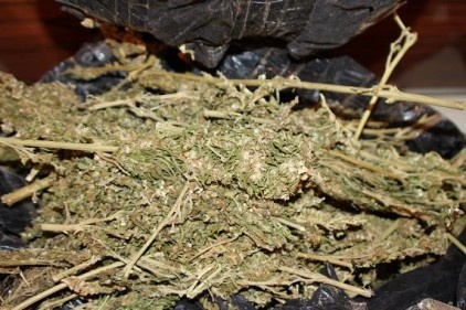 40 kilo kubar esrar ile 277 bin 200 paket kaçak sigara ele geçirildi