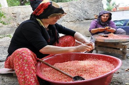 15 kilo nardan 1 kilo nar pekmezi çıkıyor