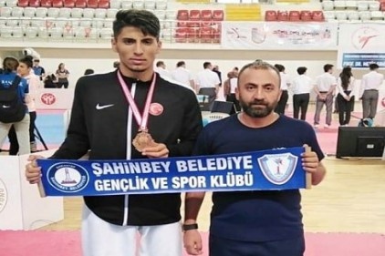 74 kiloda Balkan Şampiyonu oldu