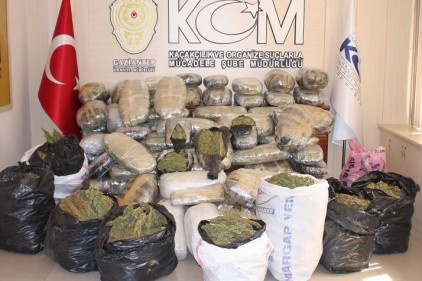 400 kiloya yakın esrar ele geçirildi