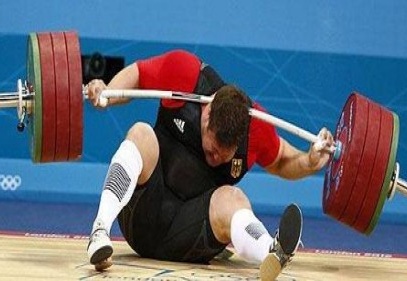 196 kiloyu boynuna düşürdü