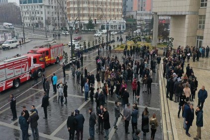 440 kişi belediyenin ana hizmet binasından tahliye edildi