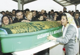 5 kişi gözyaşları arasında toprağa verildi