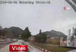 7 kişinin yaralandığı kazada korku ve panik anları araç kamerasına yansıdı