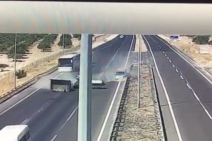 14 kişinin yaralandığı zincirleme kazanın görüntüleri ortaya çıktı 