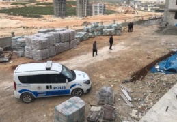 2 kız öğrenci el ele tutuşarak inşaat halindeki binadan atladı 