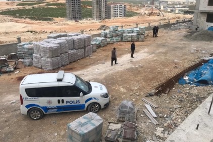 2 kız öğrenci el ele tutuşarak inşaat halindeki binadan atladı 
