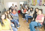 160 kız öğrenci gezdiriliyor