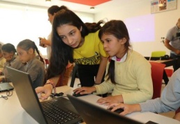 51 kız öğrenciyle robotik atölyesi gerçekleştirdi