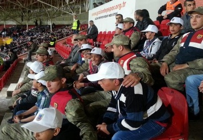 20 köy çocuğunu Gaziantepspor Torku Konyaspor maçına götürdüler