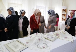 73 kursiyer el emeği göz nuru ürünlerini sergiledi