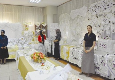 70 kursiyer sergi açtı