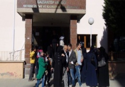 50 lira için göç idaresine akın ettiler