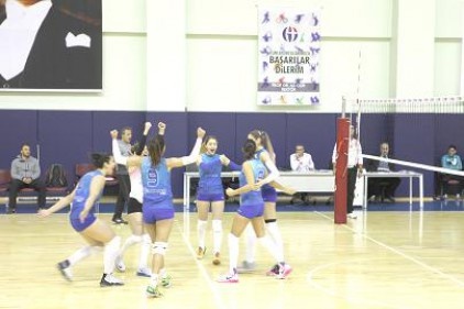 12. Maçı da kazanarak liderliğini sürdürdü