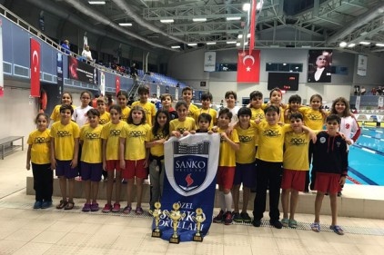 55 madalya, üç kupa kazandılar