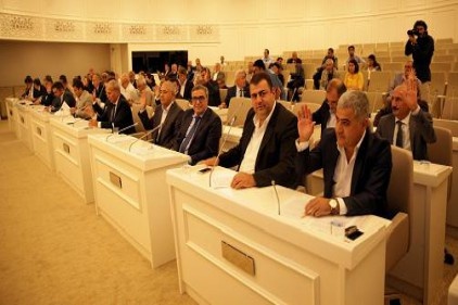 58 maddeden 47&#8217;si oy birliği ile geçti
