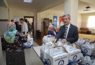 100 mahallede 500 aileye et yardımı yapıldı