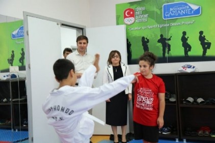 12 merkezde 12 branşla ortalama 10 bin 700 sporcu adayına spor eğitimi verdi