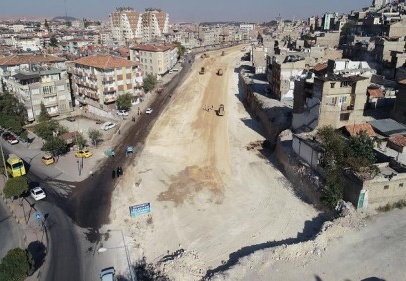 40 metre genişliğinde 6 şeritli bir yol