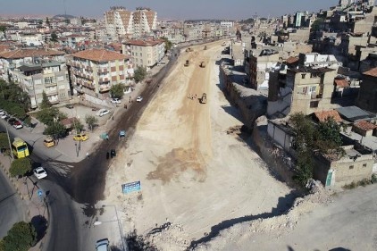 40 metre genişliğinde 6 şeritli bir yol