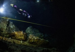 90 metre sınırını aşarak dünya rekorunu kırdı 