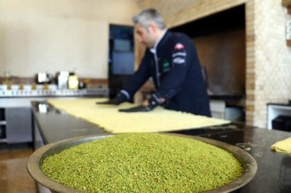 2 metrelik boruda bol fıstıklı kadayıf