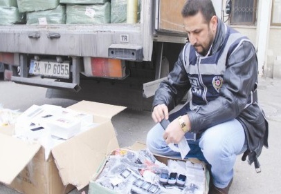 10 milyonluk kaçak cep ele geçirildi