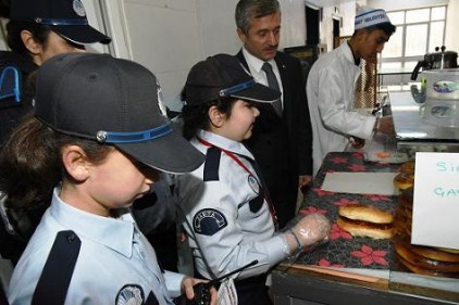 237 minik zabıta, okulları denetledi