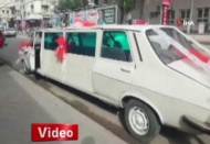 1978 model otomobili limuzine çevirip gelin arabası yaptı