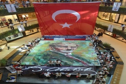 23 Nisan’a Dev Atatürk Portresi ile damga vurdu