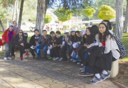 200 öğrenci Gaziantep’e gelerek hayvanat bahçesini gezdi