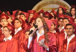 137 öğrenci kep fırlattı