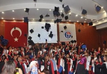 208 öğrencimezun oldu mezun sayısı bine ulaştı