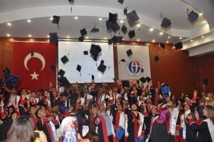 208 öğrencimezun oldu mezun sayısı bine ulaştı