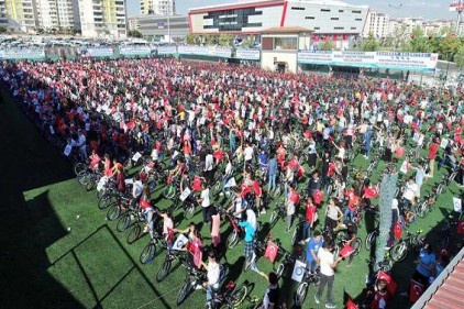 1923 öğrenciye bisiklet hediye edildi