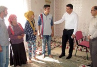 100 öğrenciye ders çalışma masası ve sandalye dağıtıldı
