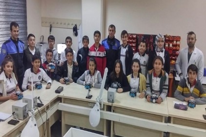 17 öğrenciye robotik kodlama kursu