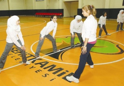 300 öğrenciye spor eğitimi veriliyor