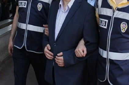 33 öğretmen gözaltına alındı