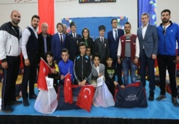 100 okula spor malzemesi desteğinde bulunuldu