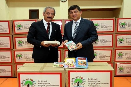73 okulaTürk ve Dünya Klasikleri armagan edildi