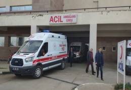 2 otomobil çarpıştı: 4 yaralı